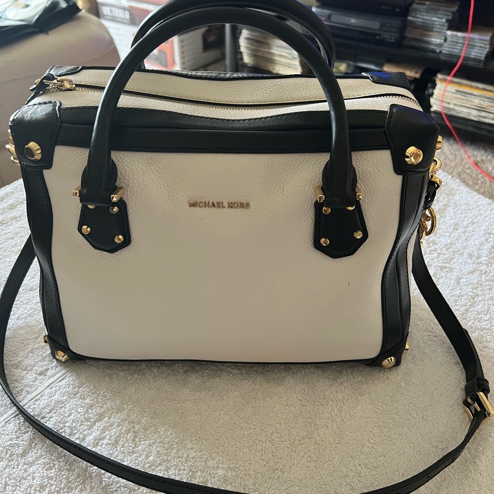 MICHAEL KORS BLACK/ WHITE TARYN SATCHEL … NEW WITH TAGS.. AUTHENTIC